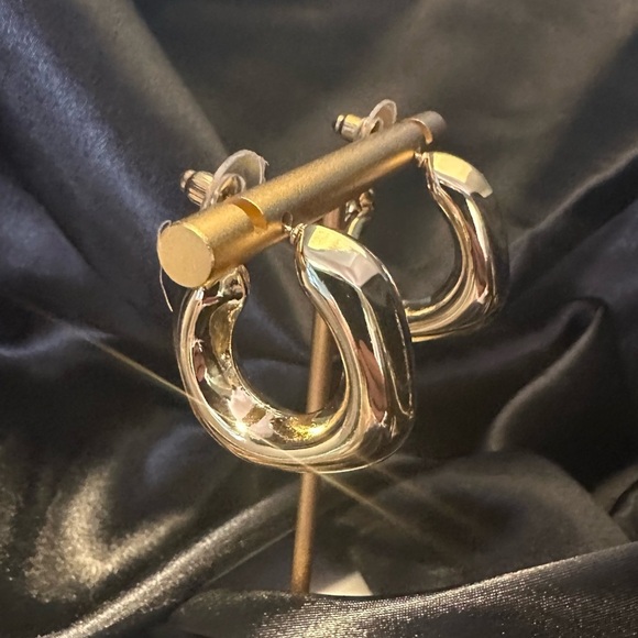 14K Gold Plated Hoop Earrings – Lightweight & Hypoallergenic Nickel & Lead Free - Picture 3 of 9